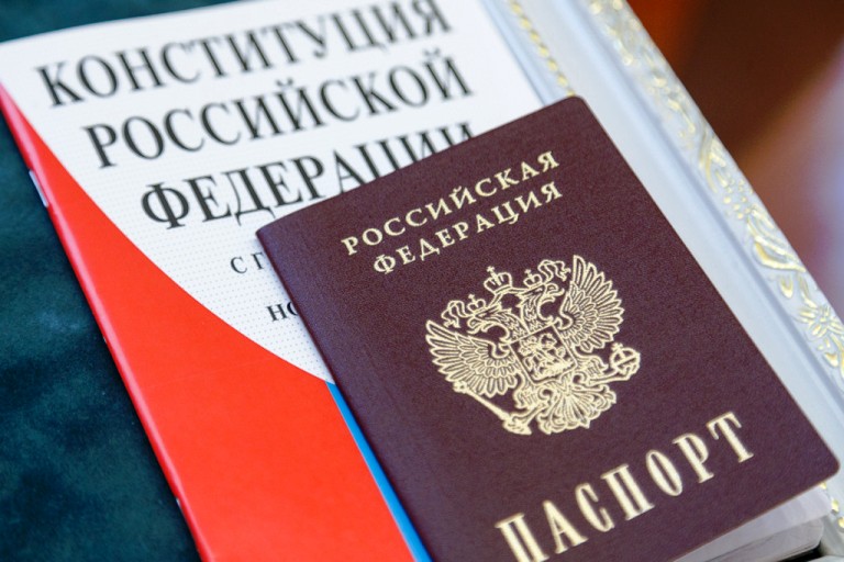 Вручение паспортов ко дню России
